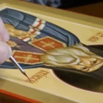 Процесс написания рукописной иконы в иконописной мастерской