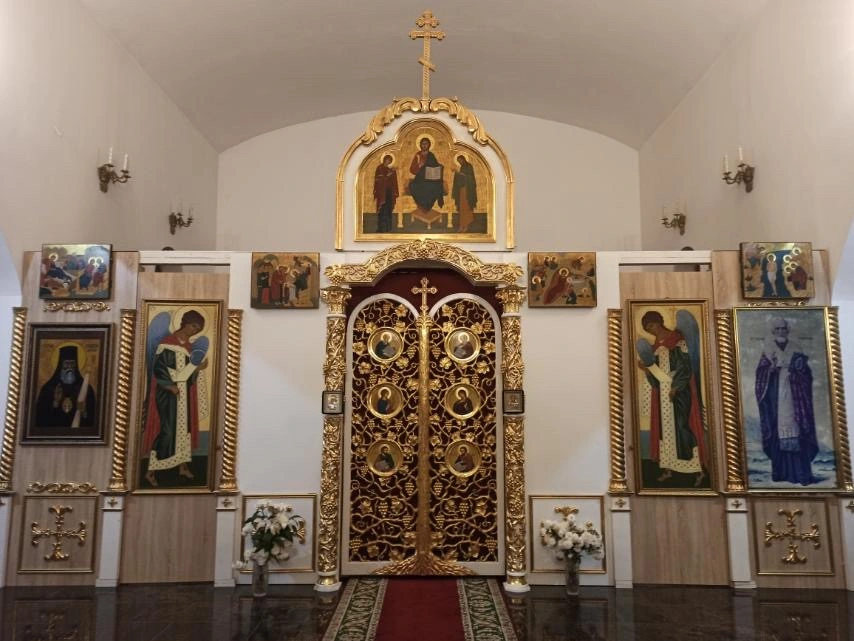 Храмовый иконостас ручной работы — пример наших писаных икон