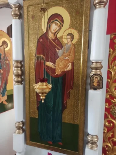 Храмовая икона Божией Матери — пример писаной иконы ручной работы от мастерской Икона Мира