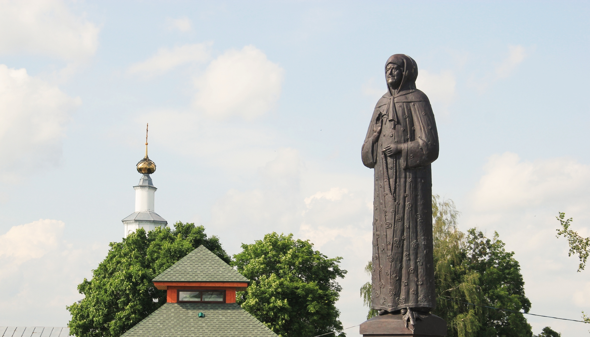 Памятник Святой Матроне Московской — главный образ статьи о выборе иконы