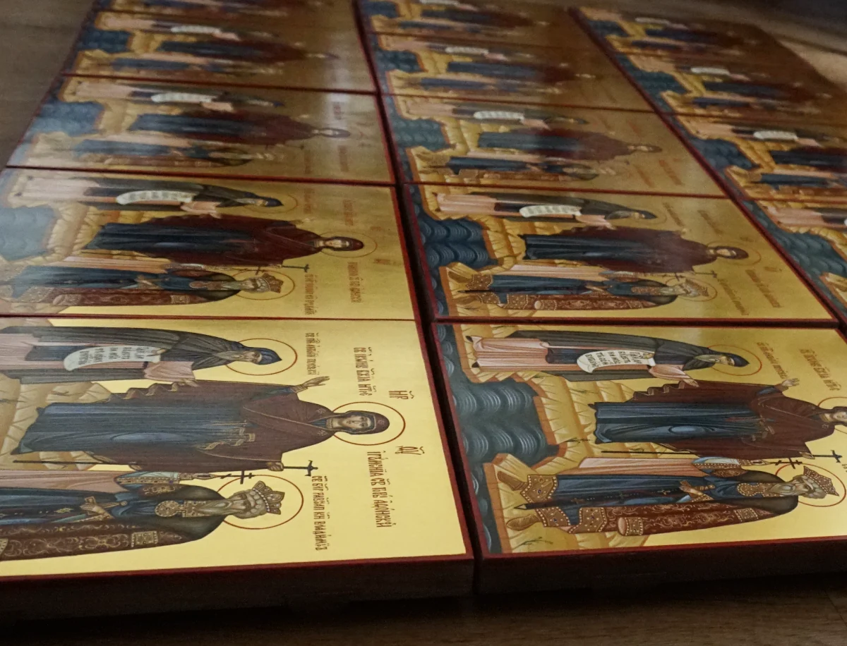 Партия рукописных икон для оптового заказа, вид сбоку, единый художественный стиль