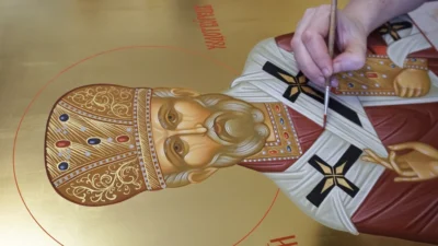 Процесс ручного написания православной иконы, прорись по сусальному золоту