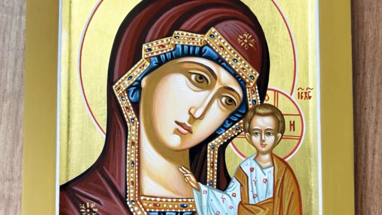 Рукописная икона Богородицы с Младенцем в дар