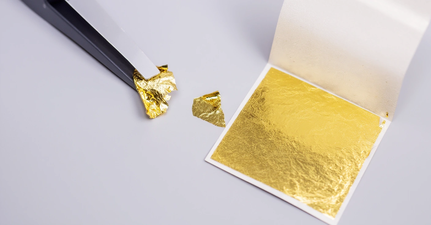 Настоящее сусальное золото в листах, используемое в традиционной иконописи