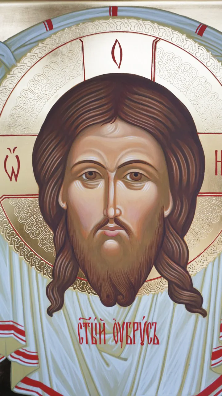 Золочение сусальным золотом в рукописной иконе, выполненной в иконописной мастерской