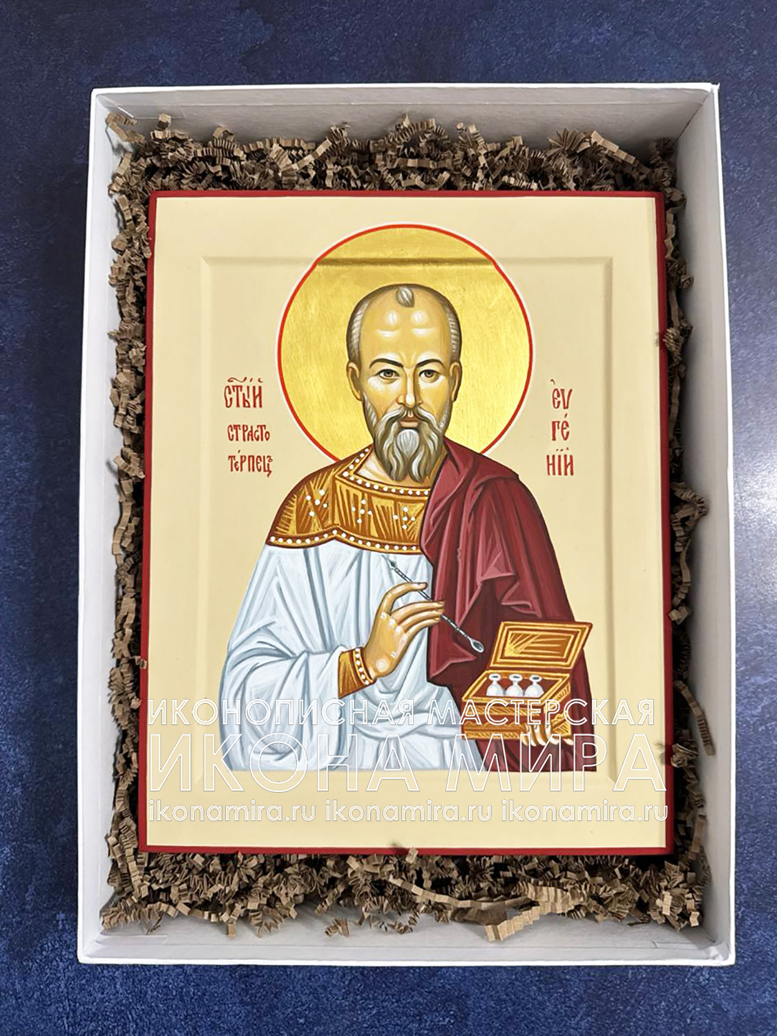 Рукописная икона Евгения Боткина - святого врача и страстотерпца – Икона Мира Упаковка рукописной иконы Евгения Боткина в фирменной коробке мастерской Икона Мира