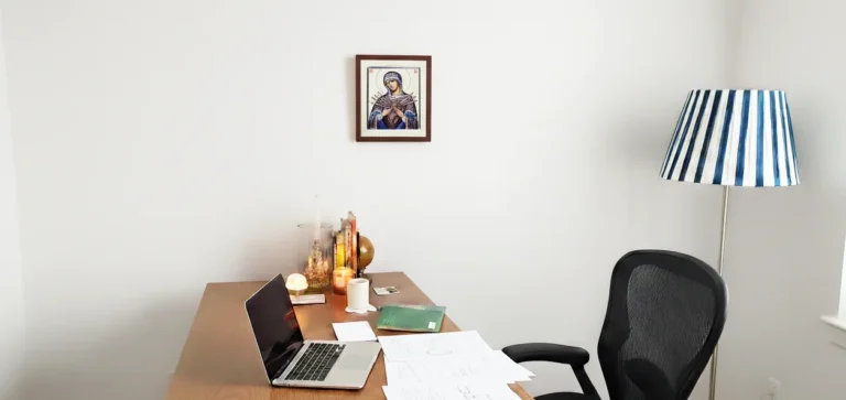 Икона для студента в период учёбы на рабочем столе