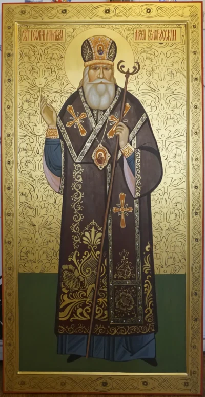 Храмовая рукописная икона Святителя большого формата с золочёным орнаментом